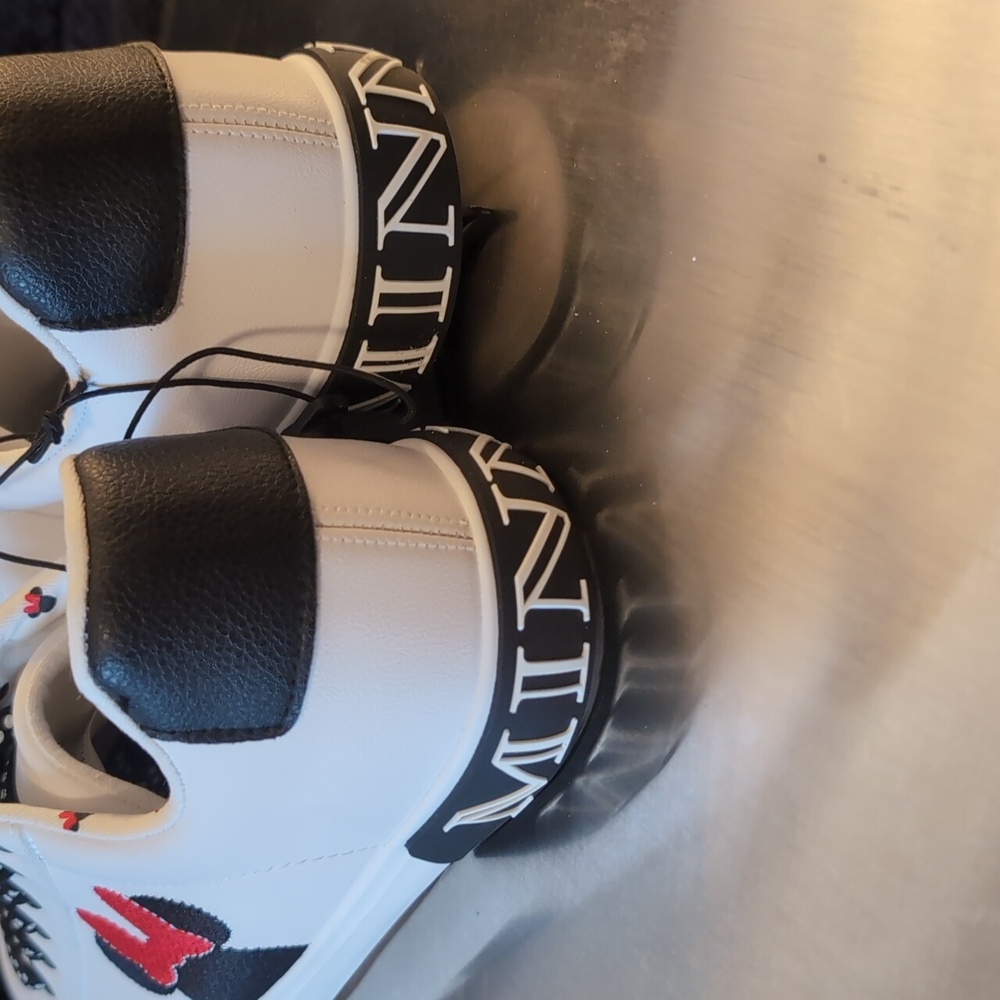Disney Minnie Mouse White Sneakers with Black and Red Accents - Picture 4 of 6